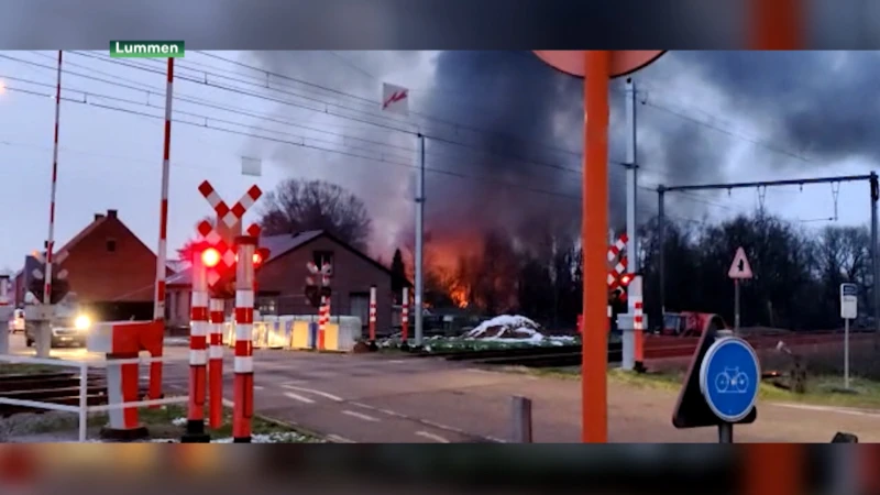 Loods brandt uit in Lummen