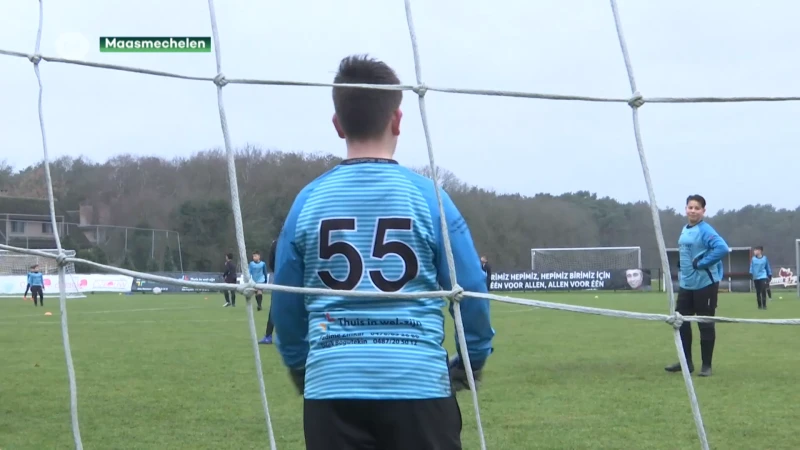 Voetballers Maasmechelen spelen voor slachtoffers aardbeving