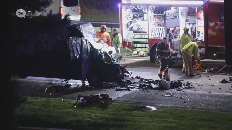 Bestuurder zwaargewond na kop-staartbotsing op E314