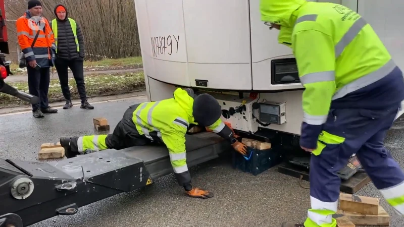 Vrachtwagen verliest lading frieten in Sint-Truiden