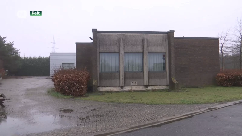 Nederlanders kraken gebouw Esso Bruno in Pelt