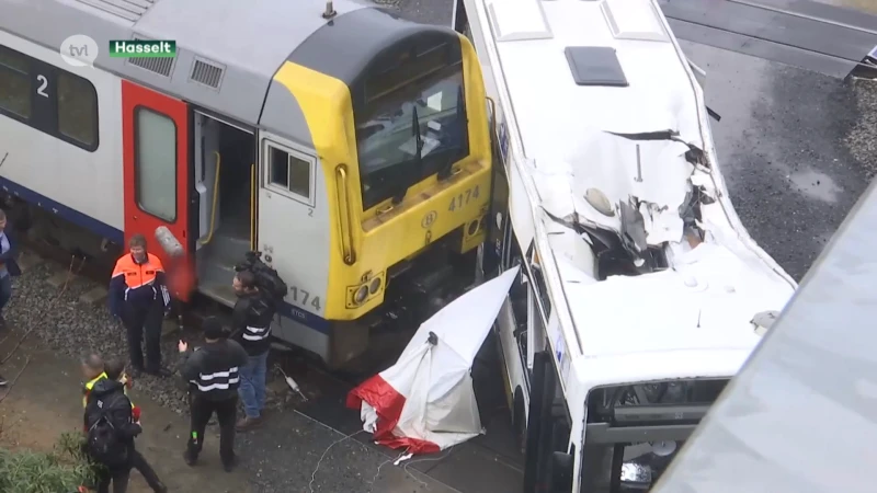 Grootste rampoefening in Limburg ooit: bus en trein botsen in Hasselt