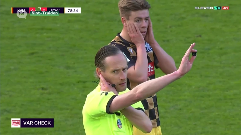 Bernd Hollerbach: "De VAR maakt de scheidsrechters kapot."