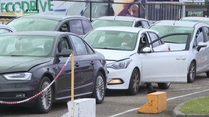 Nooit eerder zo lang aanschuiven bij autokeuring