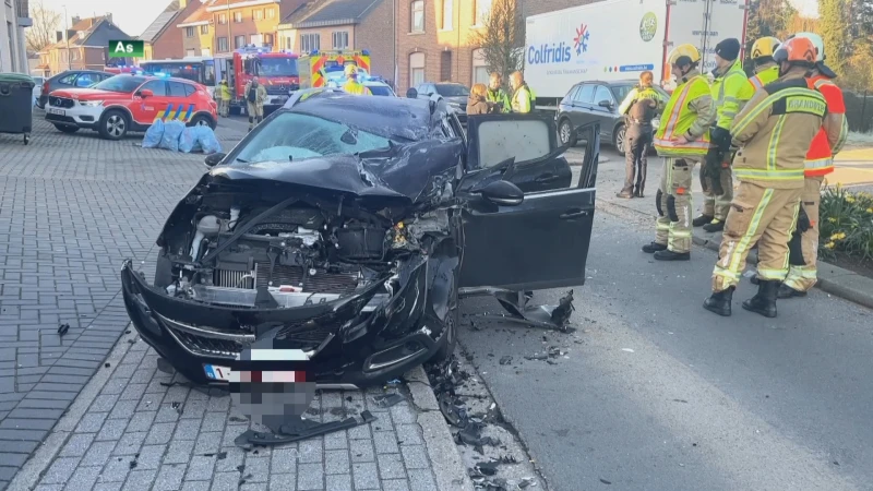 42-jarige vrouw zwaargewond na ongeval met vrachtwagen in As