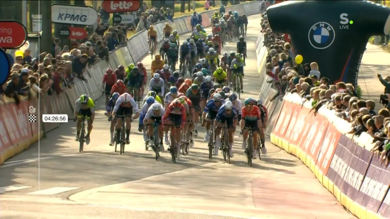 Jasper Philipsen wint Scheldeprijs na massasprint