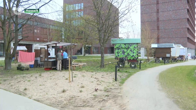 Drie jongeren hebben een nomadisch dorp opgericht op de site van Hogeschool PXL.