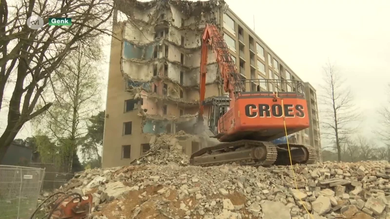 Spectaculaire beelden: sociale woningcomplex in Kolderbos gaat tegen de vlakte
