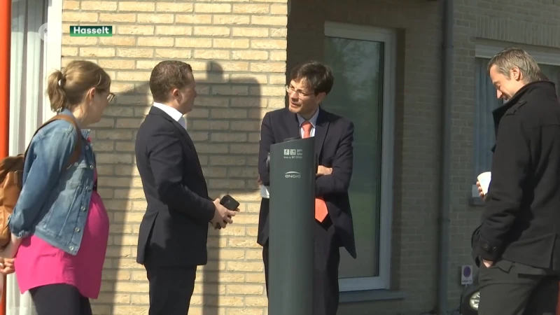 Eerste publieke laadpaal in Limburg staat in Kermt