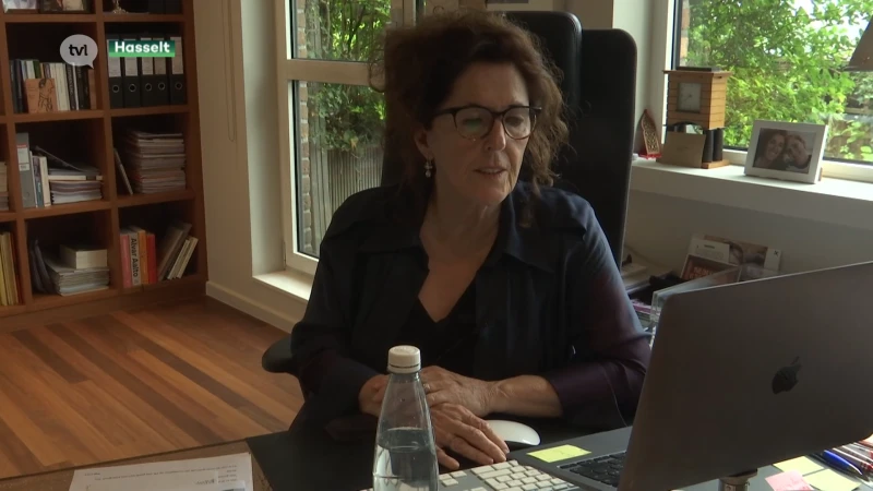 Hasseltse schrijfster Bettie Elias stelt vierde misdaadroman 'Ticket Zonder Retour' voor
