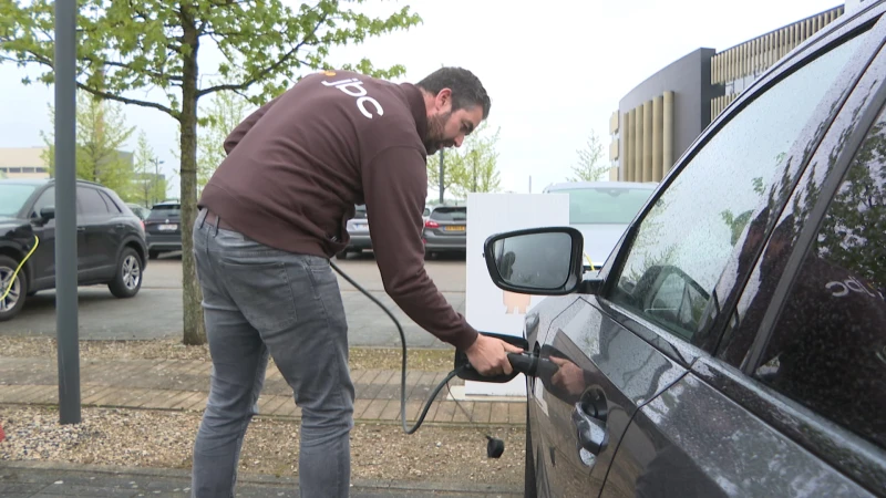 Buurtbewoners kunnen auto opladen aan laadpalen JBC