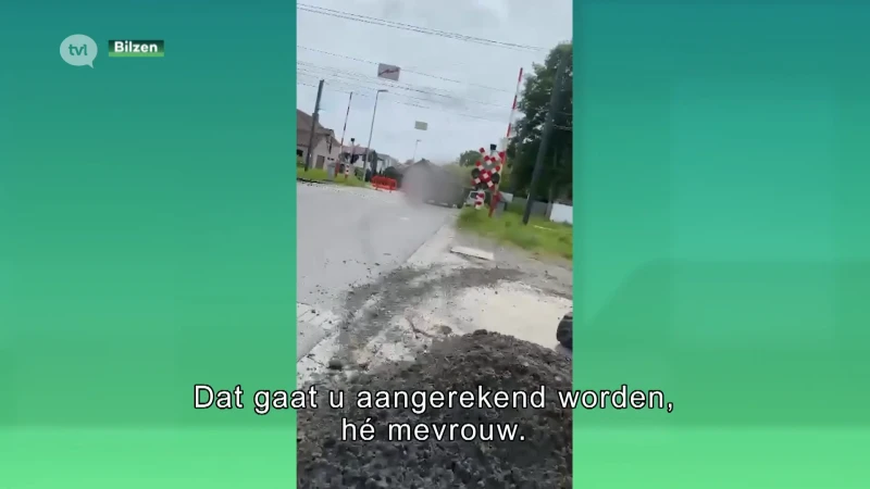 Filmpje toont hoe bestuurster in paniek wordt gegrepen door trein in Schoonbeek