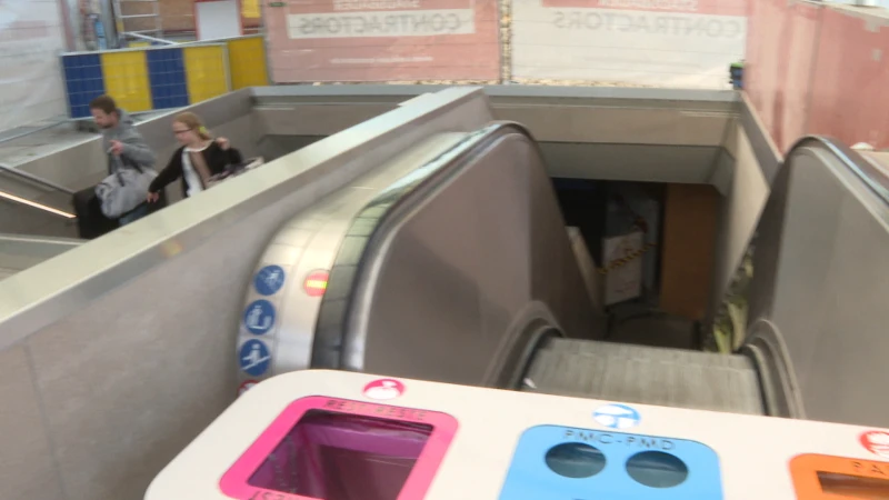 Roltrap station Hasselt defect nadat metalen platen loskomen