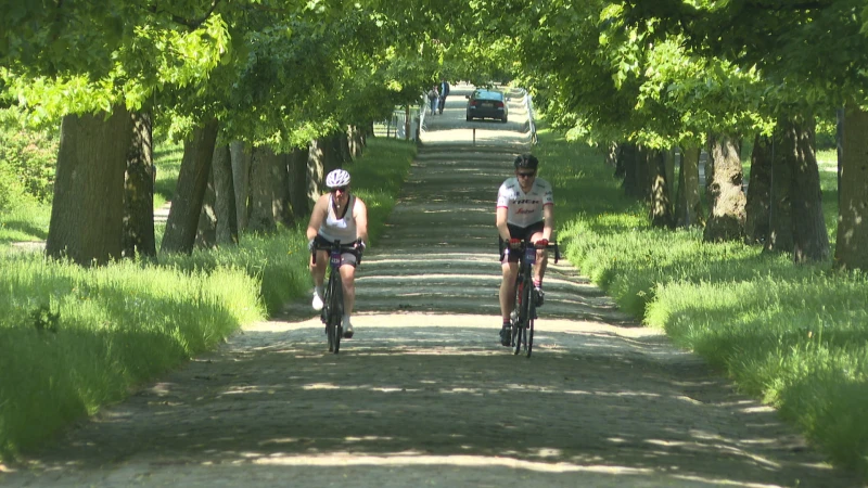 Wielertoeristen testen parcours van Ronde van Limburg