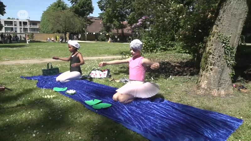 Lommelse kinderen worden opgeleid tot levend standbeeld