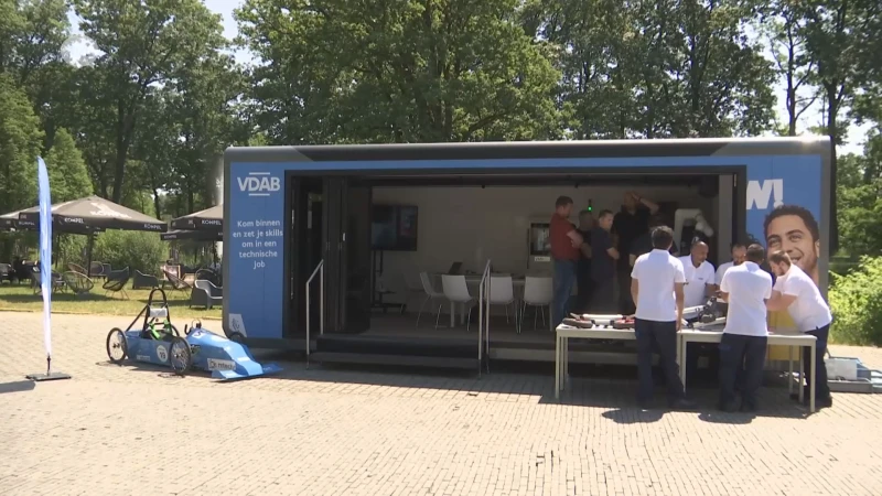 VDAB gaat met industrietrailer op pad om 1.350 vacatures ingevuld te krijgen