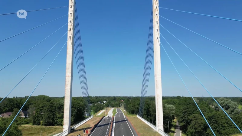 Tuikabelbrug feestelijk heropend in Hasselt