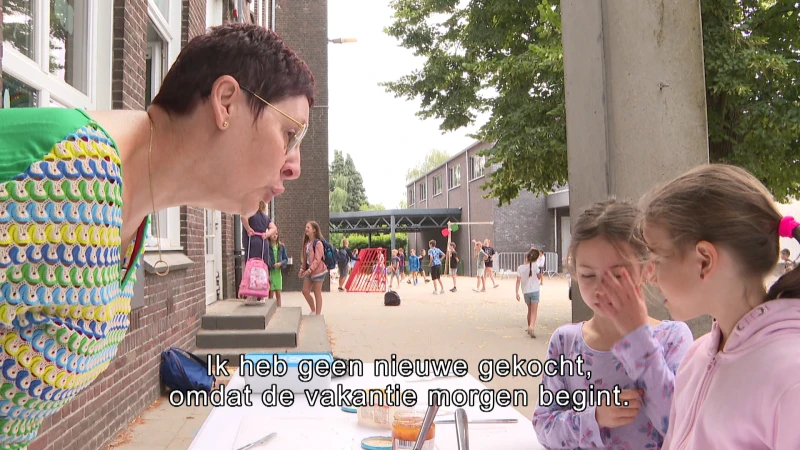 Vrienden vechten tegen lege brooddozen op school en starten met Bokesbar