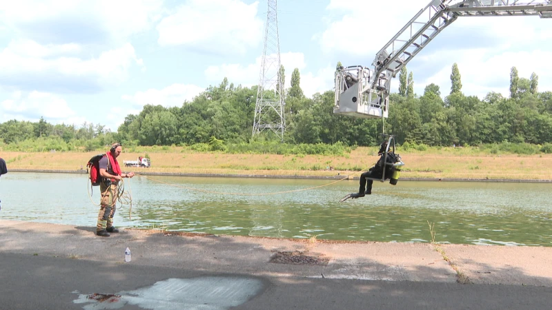 Auto belandt in kanaal Eigenbilzen, bestuurster kan zelf uit wagen klimmen