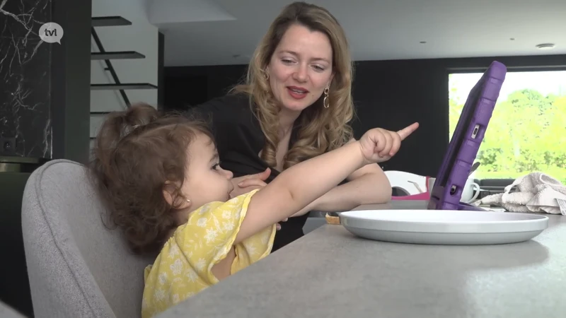 Genkse Lorentia gaat viraal op TikTok met filmpjes over moeders van nu en toen