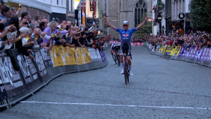 Fiere Jasper Philipsen klaar om groene trui te tonen tijdens natourcriteriums
