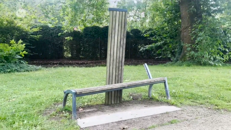 Vandalen vernielen zitbanken in Bilzen en gooien ze in de Demer