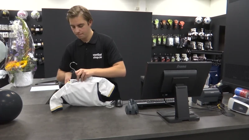 In Genk opent eerste fysieke voetbalshop.be in Limburg
