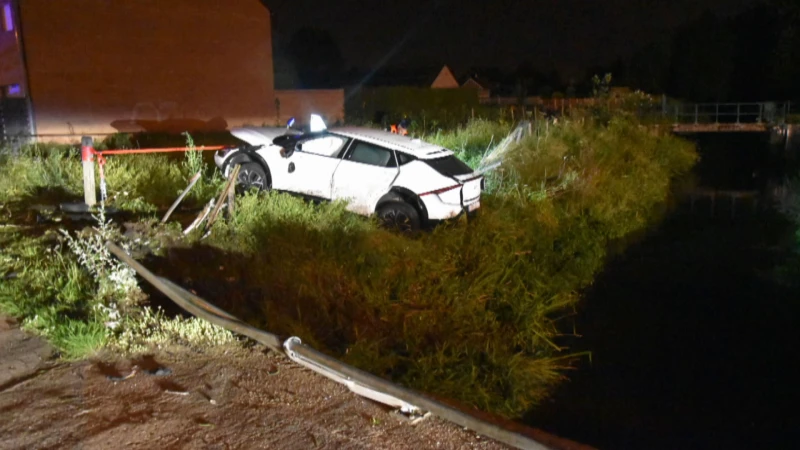 Bestuurder overleden na zware crash over Dommel