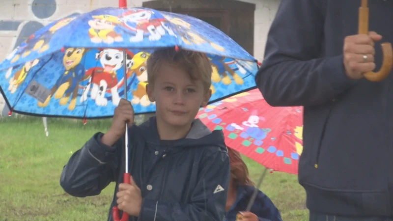 Regenweer houdt Paal Op Stelten niet tegen: "Hopen dat mensen toch nog komen opdagen"
