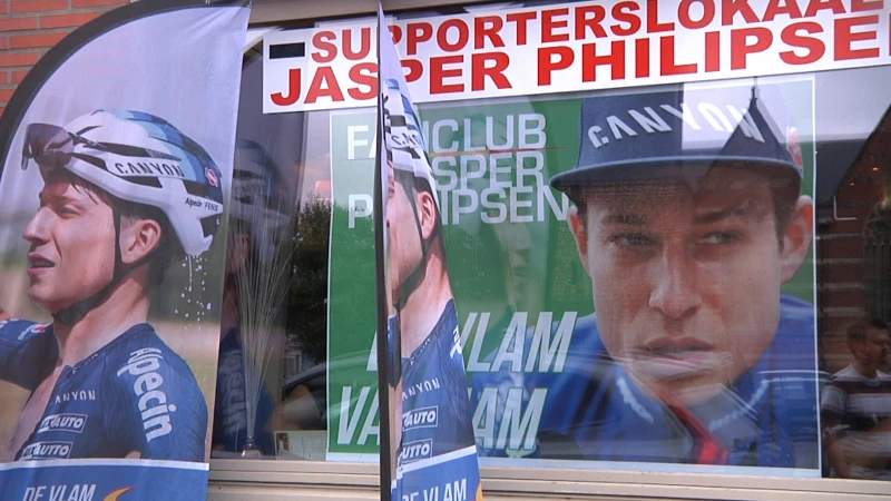 Supporters Jasper Philipsen trots op hun held na waanzinnig WK wielrennen