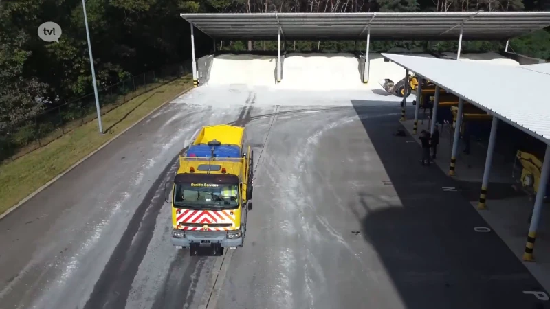 Strooiwagens rijden nu al op de baan