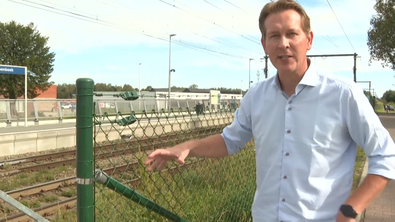 Infrabel plaatst hekwerk naast spoor station Diepenbeek om spoorlopen tegen te gaan.