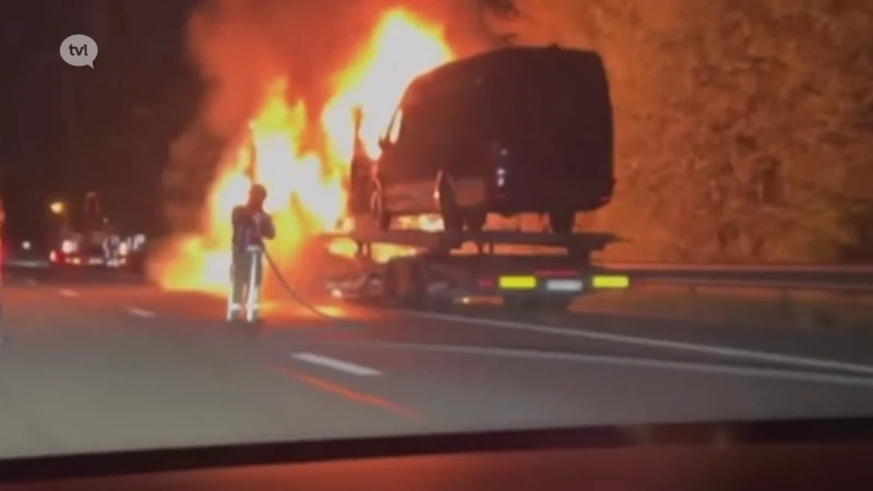 Vrachtwagen brandt uit tussen Maasmechelen en Genk: lange file op E314