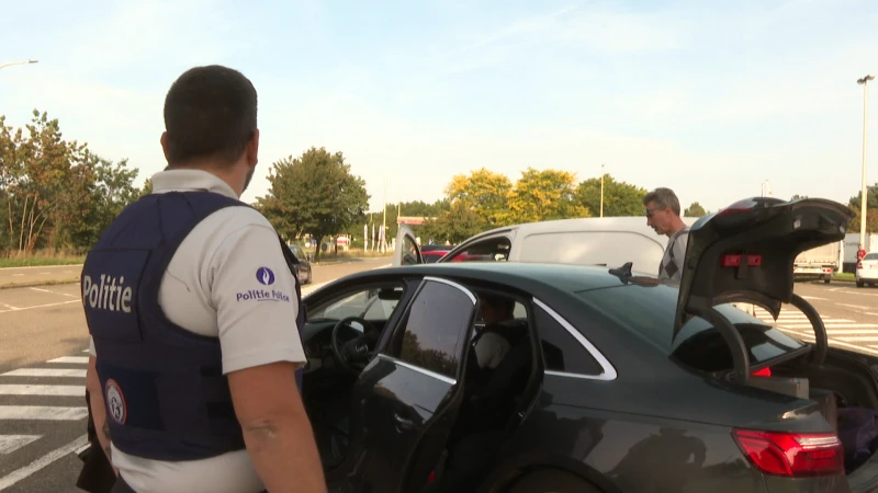 Verkeerspolitie houdt strenge controleactie op het gebruik van gsm achter het stuur in Tessenderlo
