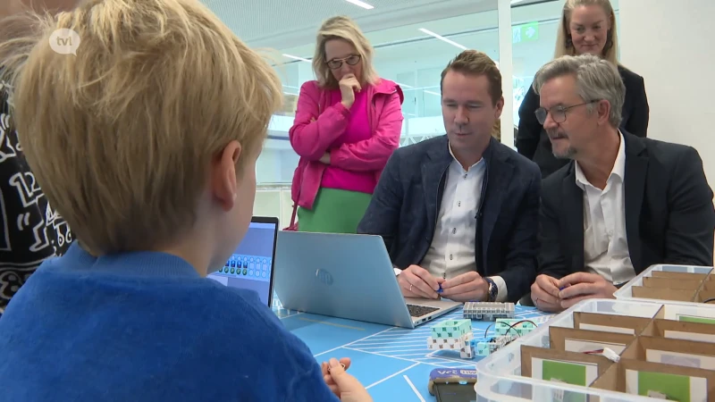 Minister Brouns investeert in techniek en wetenschap aan Hogeschool UCLL