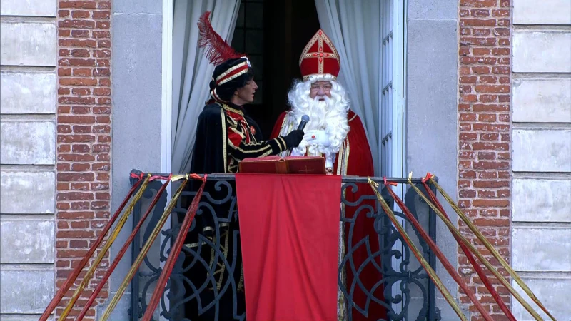 Sint ontvangt de sleutels van het Sintpaleis