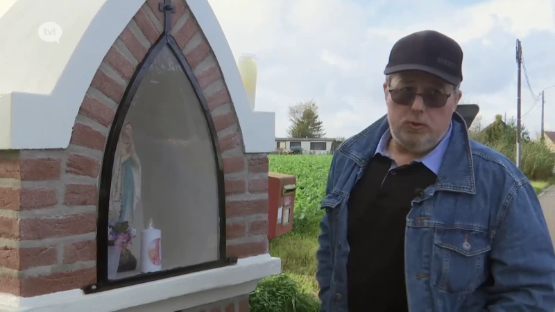 Omvergereden kapelletje in Kinrooi terug in ere hersteld