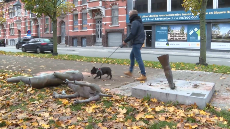 Dronken chauffeur rijdt 'Man met hond' omver op Hasseltse kleine ring