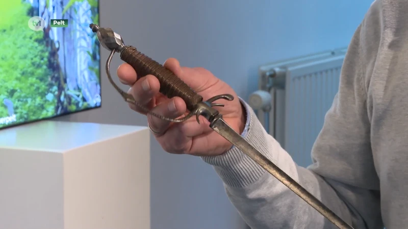 Degen van Drossaard Clercx tentoongesteld in CC Palethe in Pelt