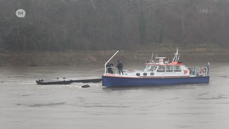 Boom verwijderd: veerpont Meeswijk vaart weer na twee weken