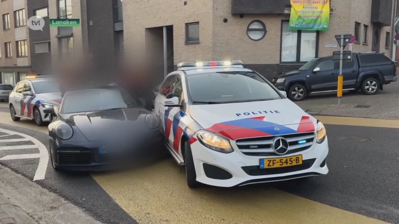 Wagen klemgereden in Smeermaas na achtervolging