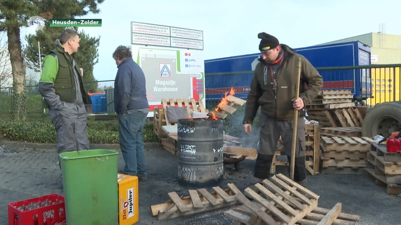 Boeren blokkeren distributiecentrum Aldi in Heusden-Zolder