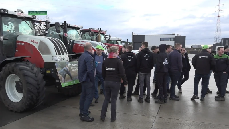 Limburgse boeren rijden in colonnes naar EU-top in Genk