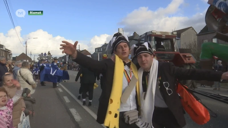 Carnavalstoet Vroenhoven steekt weer de grens over