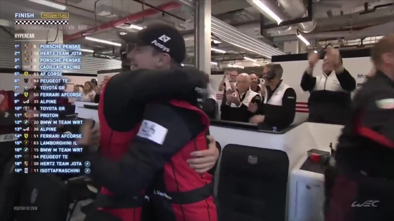 Laurens Vanthoor triomfeert in Qatar en is eerste Belgische WEC-winnaar sinds Boutsen