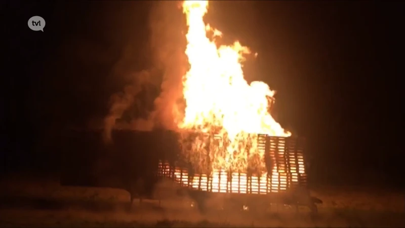 Vrachtwagen met paletten uitgebrand in Lommel