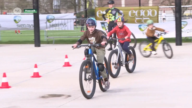 Sven Nys leert kinderen veilig fietsen tijdens FTI-festival Hasselt