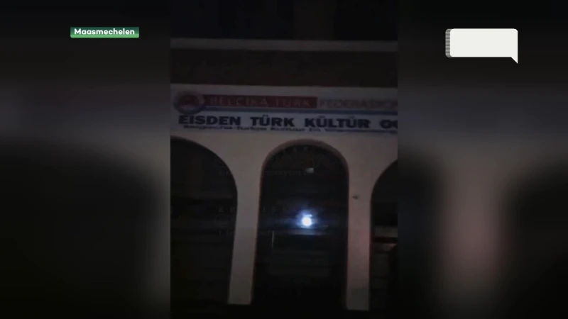 Gebouw Turkse vereniging Maasmechelen vernield: baksteen en brandbom door raam gegooid