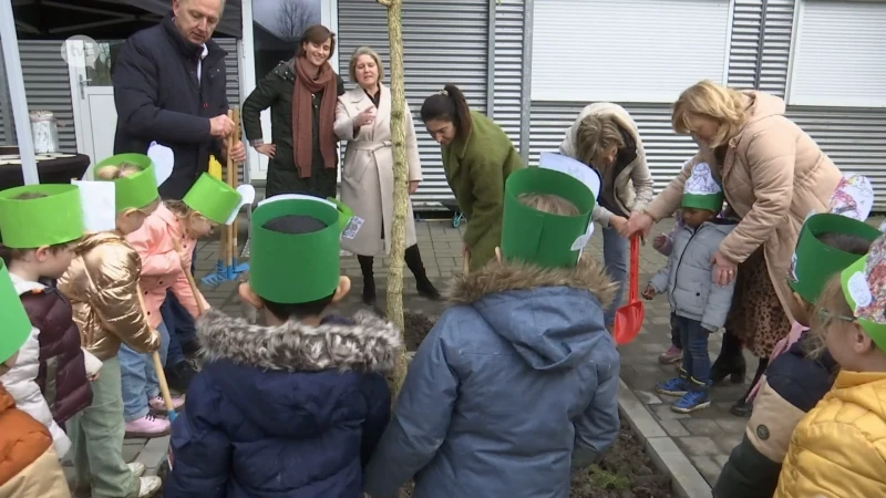 Zuhal Demir zoekt speelplaatsen die willen vergroenen