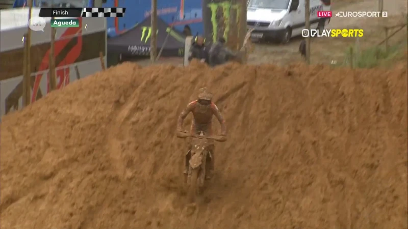 Autoritaire Liam Everts rijdt in Portugese modder naar tweede GP-zege op rij